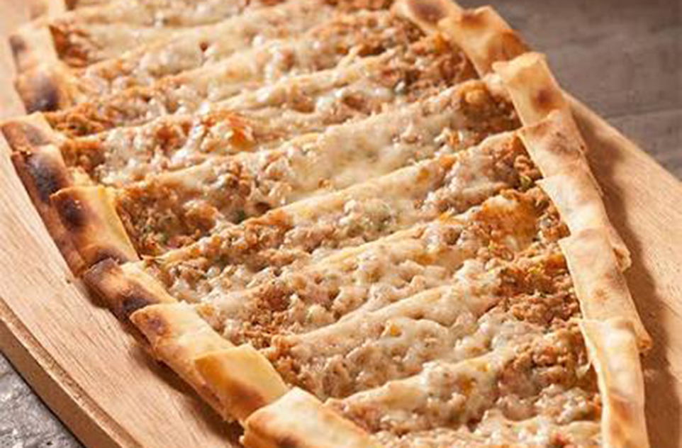 Kıymalı Kaşarlı Pide Kıymalı Kaşarlı Pide