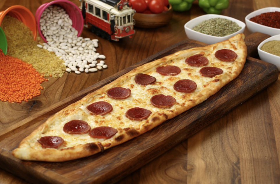 Sucuklu Kaşarlı Pide Sucuklu Kaşarlı Pide
